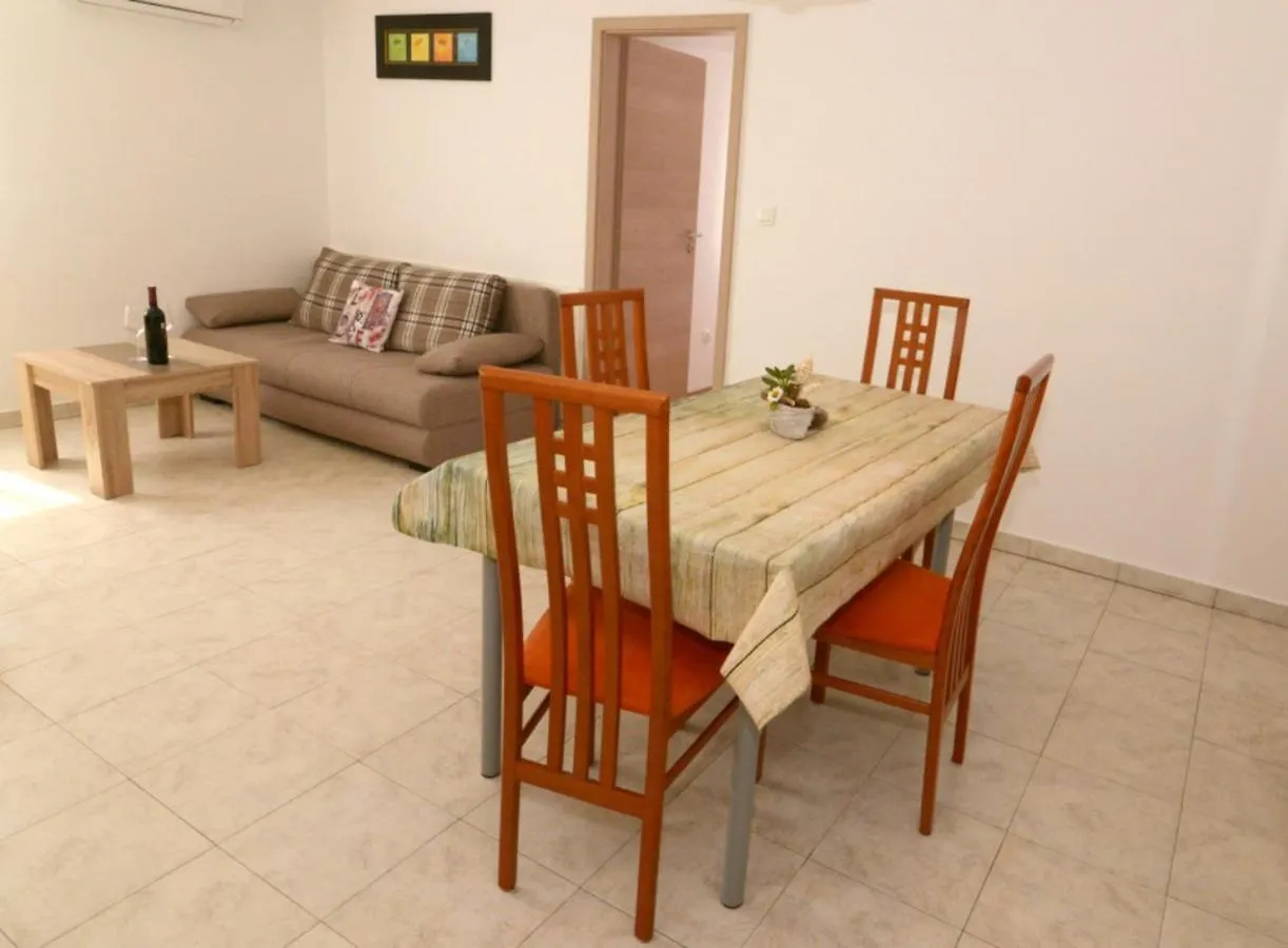 Apartment Natali Brseč 0*,  Croazia