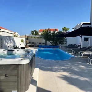 rezervirajte ovdje